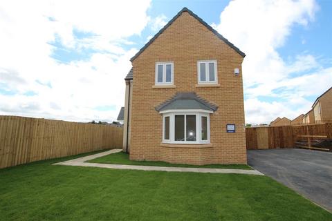 3 bedroom detached house to rent, Quarry Bank Road, Fagley, Bradford