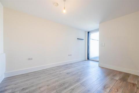 2 bedroom flat for sale, London Road, Westcliff-On-Sea