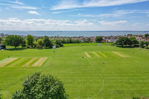 2 bedroom flat for sale, LONDON ROAD, Westcliff-On-Sea