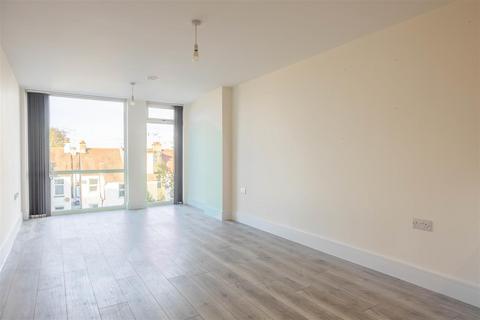 2 bedroom flat for sale, LONDON ROAD, Westcliff-On-Sea