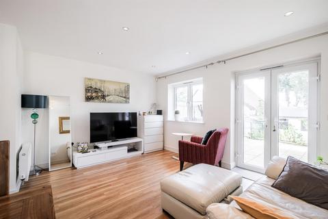 18 King George Way, Chingford, London, E4 7FN