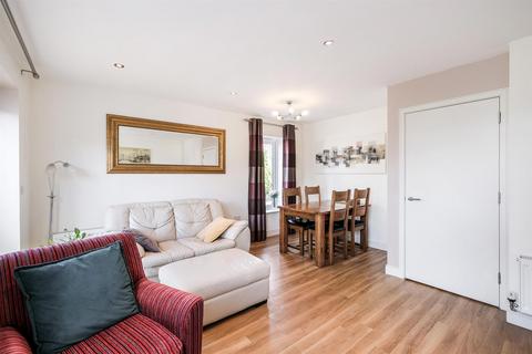 18 King George Way, Chingford, London, E4 7FN
