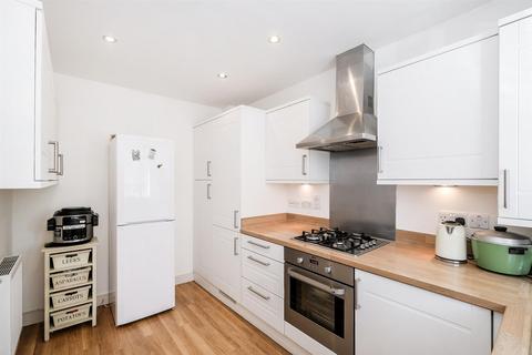 18 King George Way, Chingford, London, E4 7FN