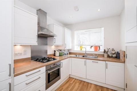 18 King George Way, Chingford, London, E4 7FN