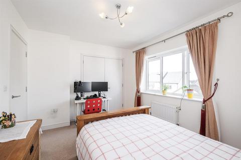 18 King George Way, Chingford, London, E4 7FN