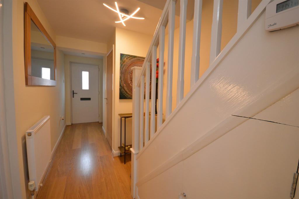 Beadon Drive, Braintree, CM7 3 bed terraced house for sale £350,000