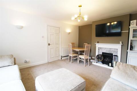 2 bedroom maisonette to rent, Rosebank, Epsom