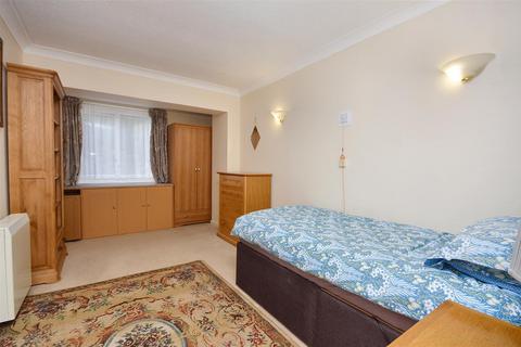 1 bedroom retirement property for sale, The Avenue, Eastbourne