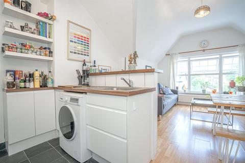 2 bedroom flat to rent, Muswell Hill Road, N10