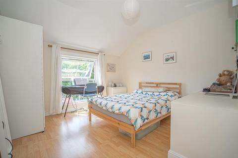 2 bedroom flat to rent, Muswell Hill Road, N10