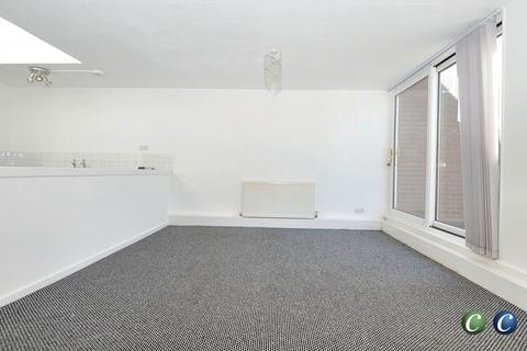 2 bedroom flat to rent, Fernwood Drive, Rugeley, WS15 2PY