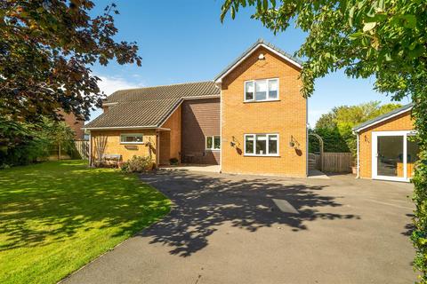 4 bedroom detached house for sale, Newark Road, Bassingham, Lincoln