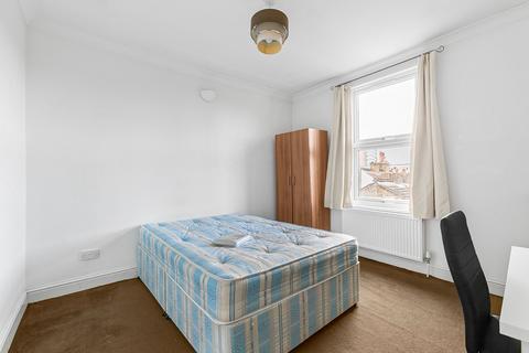 3 bedroom maisonette to rent, Burdett Road, London, E3