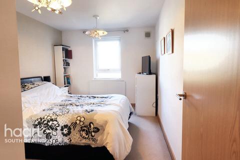 2 bedroom flat for sale, Arisdale Avenue, South Ockendon