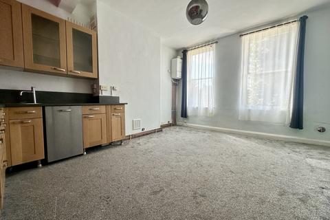 Flat 2, 15 Eastdown Park, London, SE13 5HU