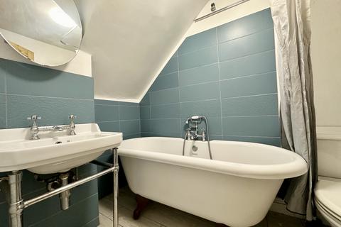 Flat 2, 15 Eastdown Park, London, SE13 5HU
