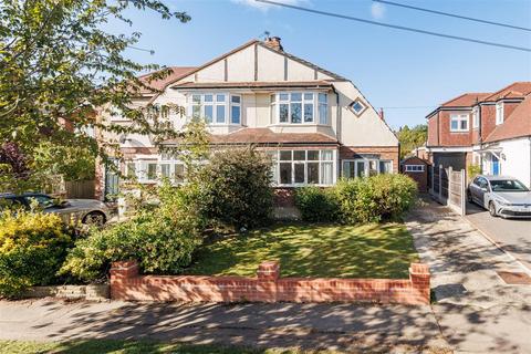 47 Dukes Avenue, Theydon Bois, Epping, CM16 7HQ