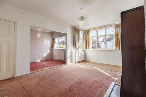 47 Dukes Avenue, Theydon Bois, Epping, CM16 7HQ