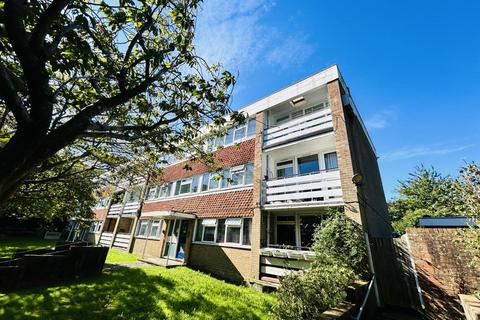 Flat 12, Kildare Court Barcombe Close, Eastbourne, BN20 8HU