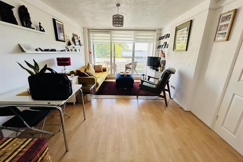 Flat 12, Kildare Court Barcombe Close, Eastbourne, BN20 8HU