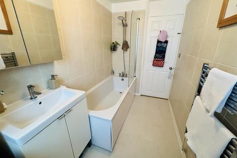 Flat 12, Kildare Court Barcombe Close, Eastbourne, BN20 8HU