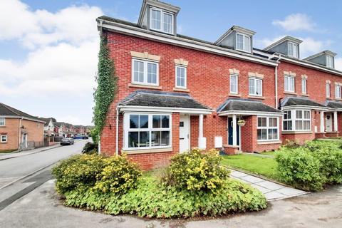 4 bedroom end of terrace house for sale, Sunningdale Way, Gainsborough