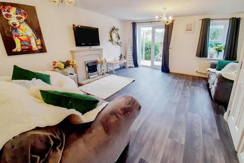 4 bedroom end of terrace house for sale, Sunningdale Way, Gainsborough