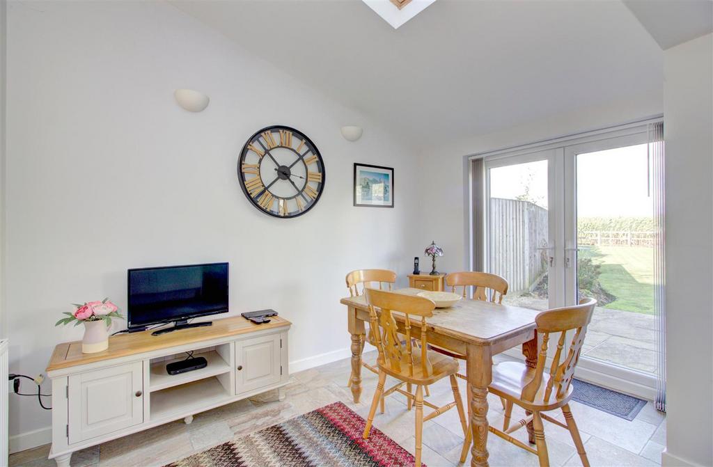 6 dauntsey rd9.jpeg
