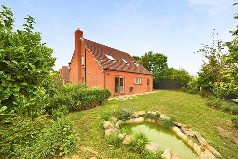 4 bedroom detached house for sale, The Close, North Lincolnshire DN19