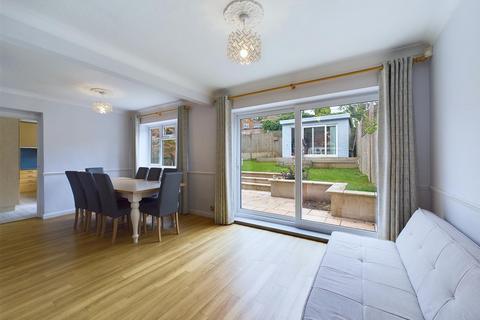82 Caterham Drive, Coulsdon, CR5 1JH