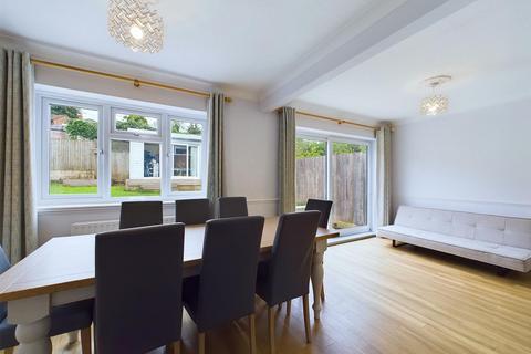 82 Caterham Drive, Coulsdon, CR5 1JH