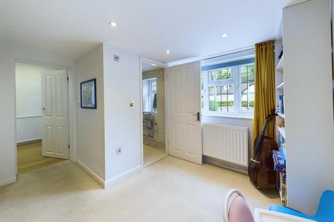82 Caterham Drive, Coulsdon, CR5 1JH