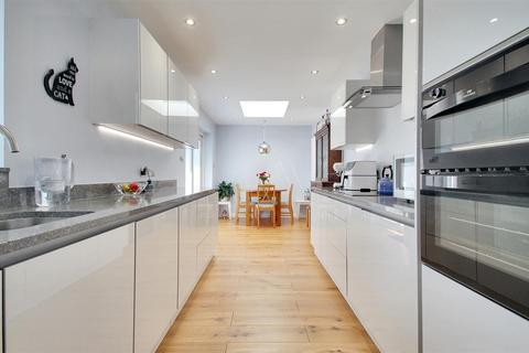 3 Ashwood Close, Worthing, BN11 2AF