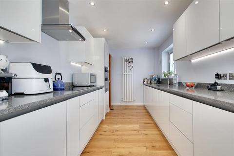 3 Ashwood Close, Worthing, BN11 2AF
