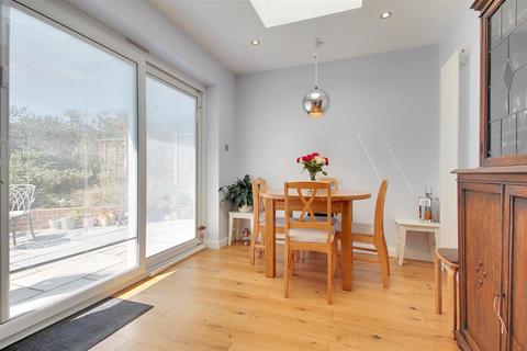 3 Ashwood Close, Worthing, BN11 2AF