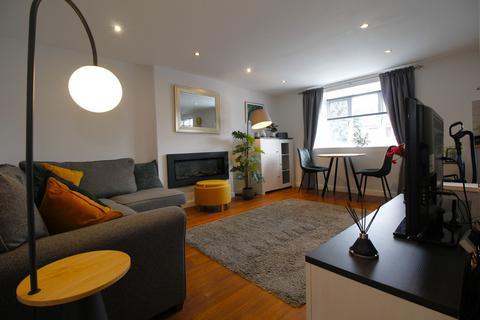 16 Leston Close, Rainham, RM13 9NF