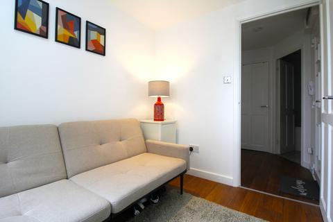 16 Leston Close, Rainham, RM13 9NF