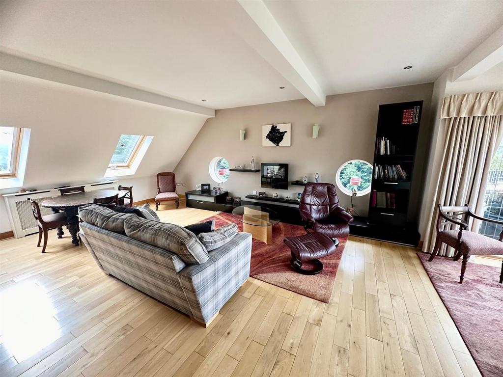 Lounge 4.jpg