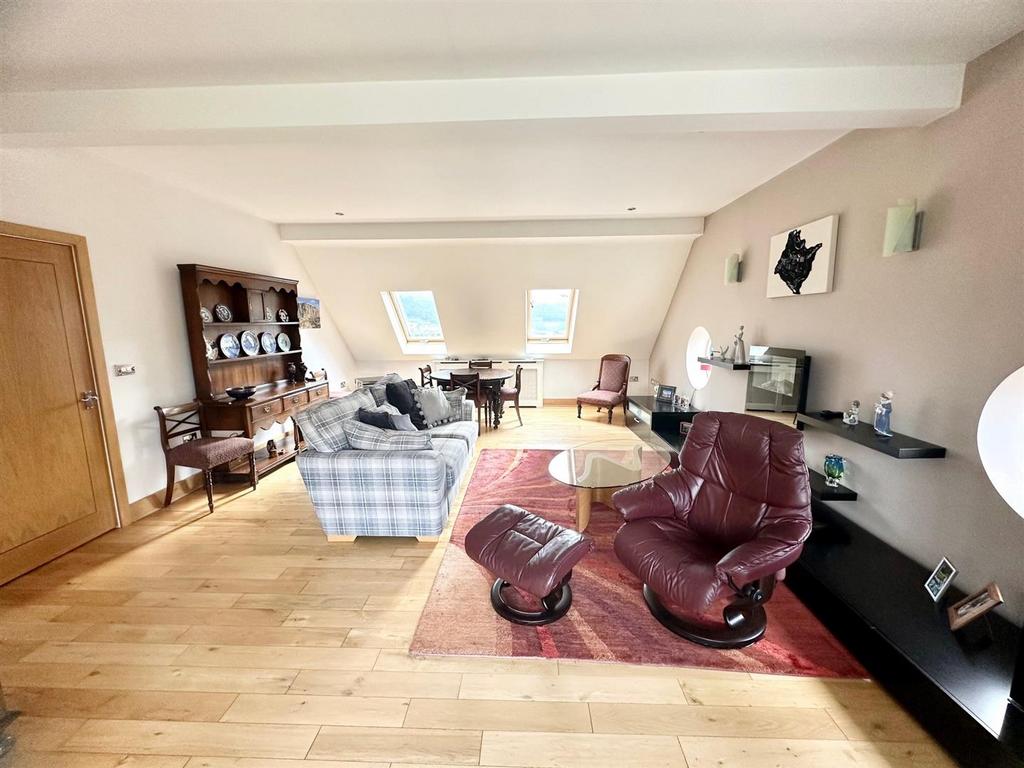 Lounge 1.jpg