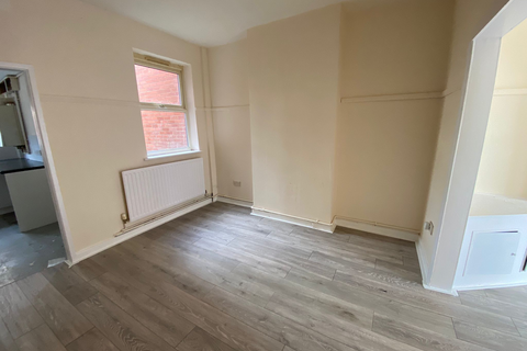 2 bedroom terraced house to rent, Knowsley Street, Liverpool L4