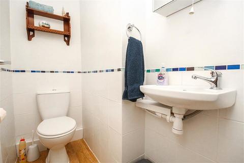 3 bedroom flat to rent, Brighton Road, Worthing BN11