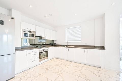 3 bedroom flat to rent, Charmille Avenue, Mill Hill, London, NW9