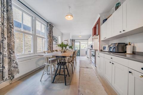 190 Queens Road, London, SW19 8LY