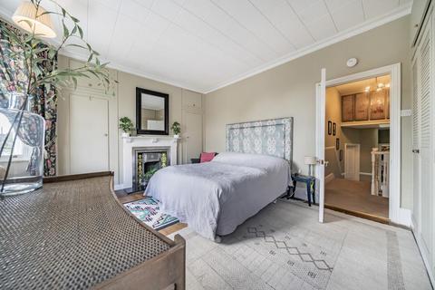 190 Queens Road, London, SW19 8LY