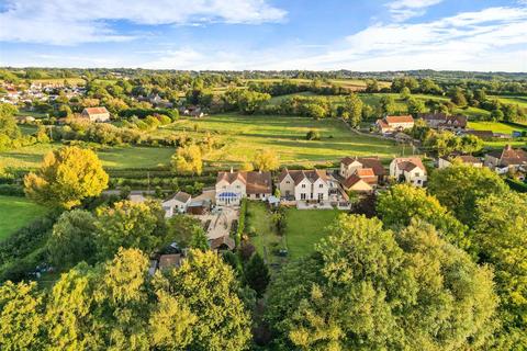 4 bedroom cottage for sale, Surrounded By Farmland In Popular Village Of Olveston