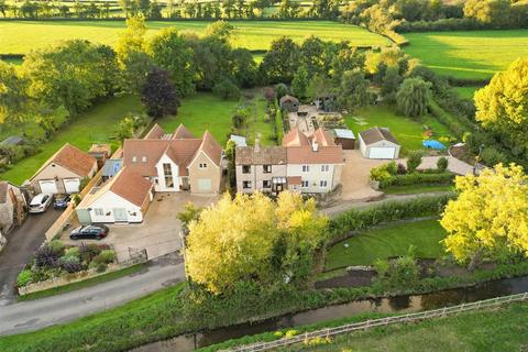 4 bedroom cottage for sale, Surrounded By Farmland In Popular Village Of Olveston