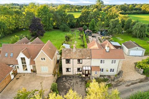 4 bedroom cottage for sale, Surrounded By Farmland In Popular Village Of Olveston