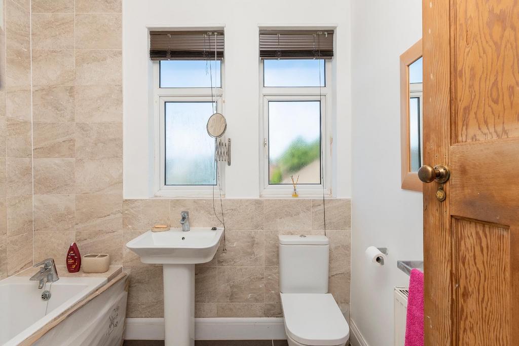 0 C2 RHE - Bathroom C.jpg