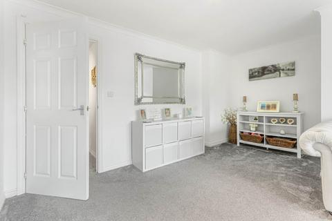 2 bedroom flat for sale, Turner Close, London