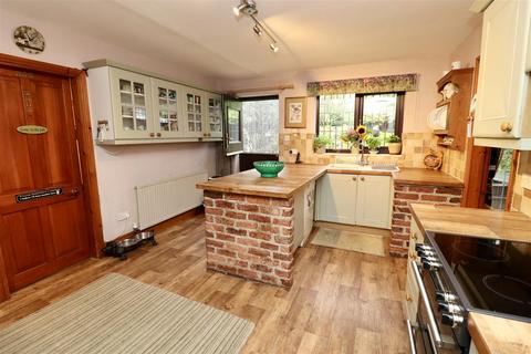 4 bedroom detached house for sale, Main Street, Beswick, Driffield